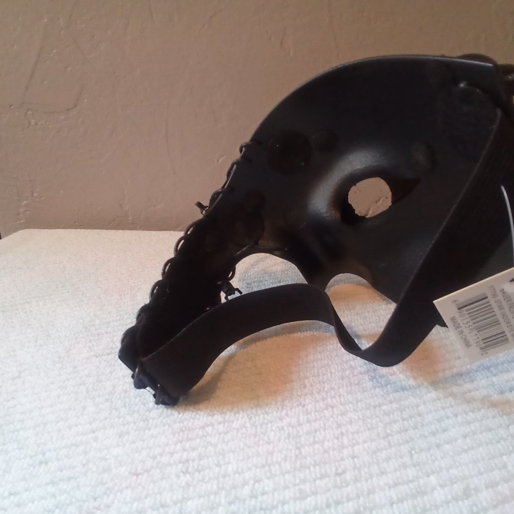 Mask - Picture 5 of 8